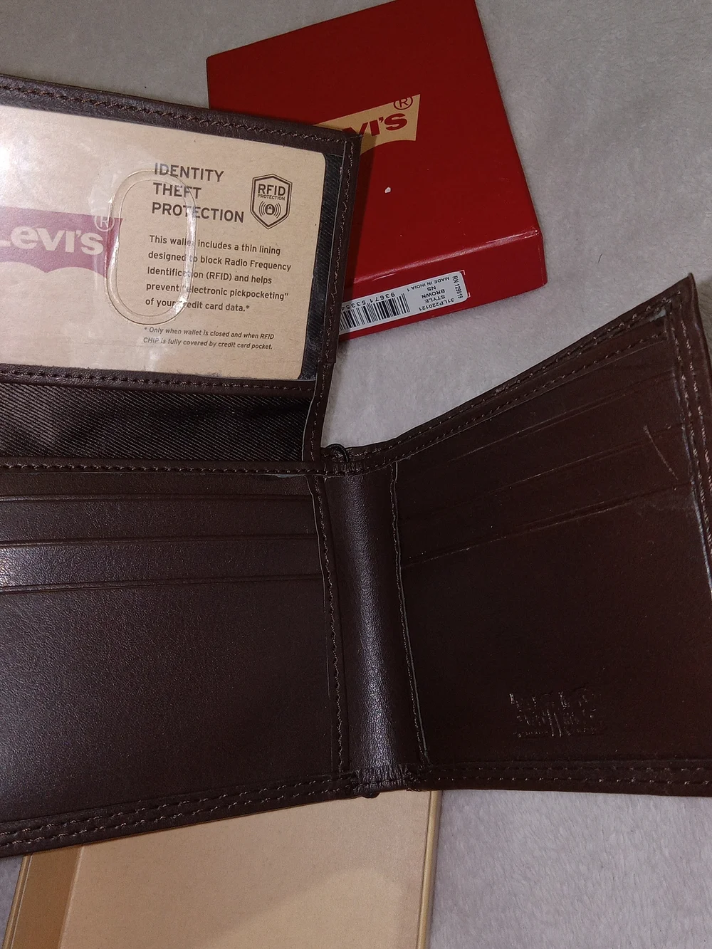 Levi's Men's Leather Bifold Wallet Brown RFID NWT Gift Box